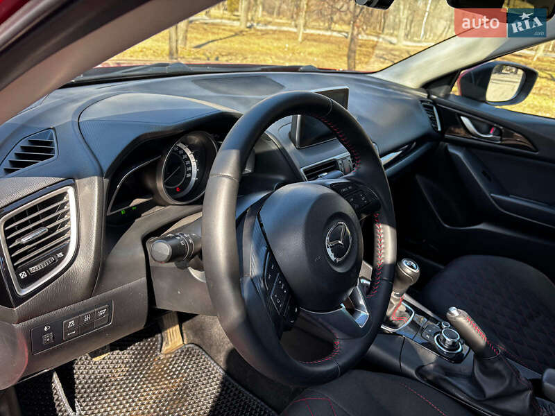 Седан Mazda 3 2016 в Запорожье
