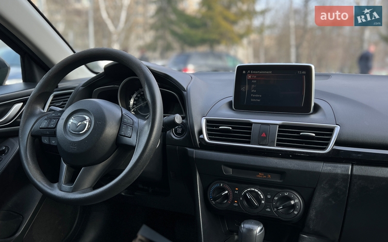 Седан Mazda 3 2015 в Львові