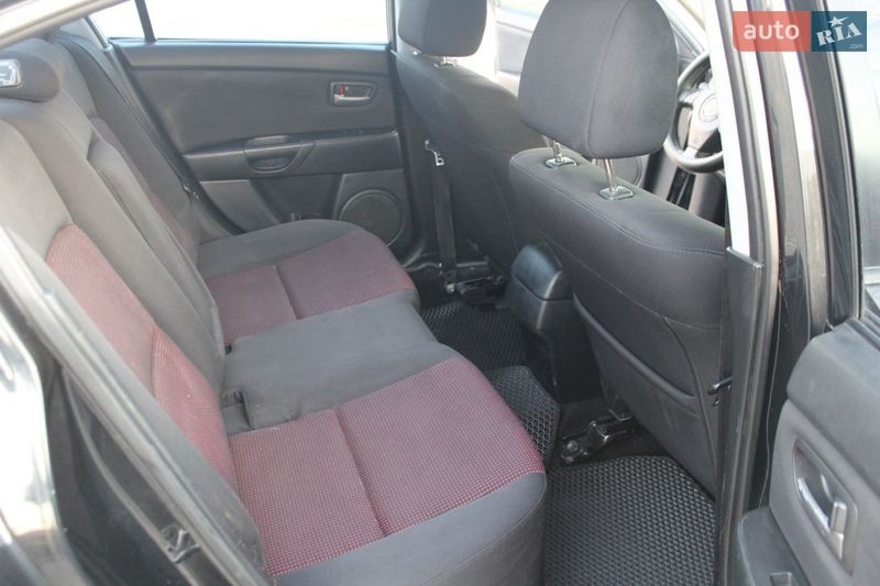 Седан Mazda 3 2006 в Жовкве