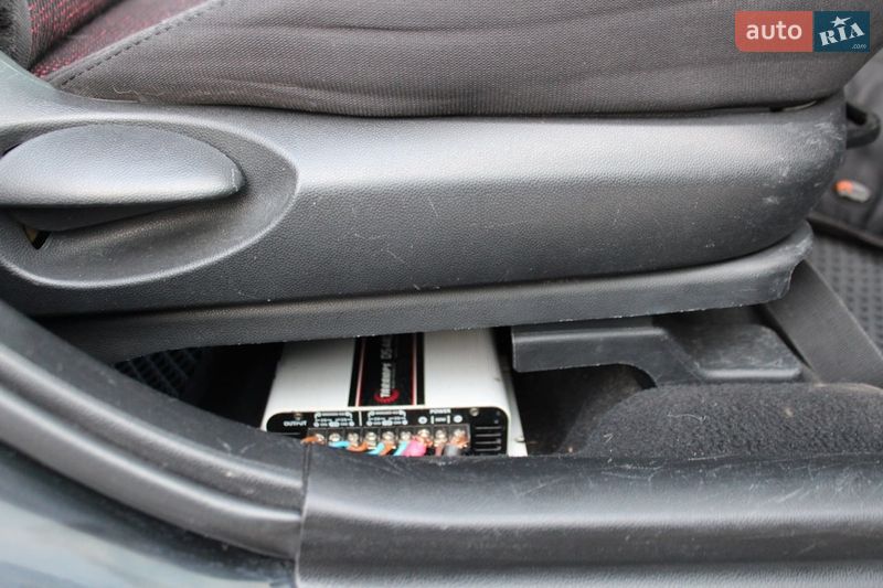 Седан Mazda 3 2006 в Жовкве