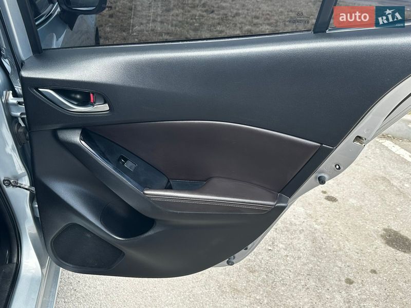 Седан Mazda 3 2016 в Виннице