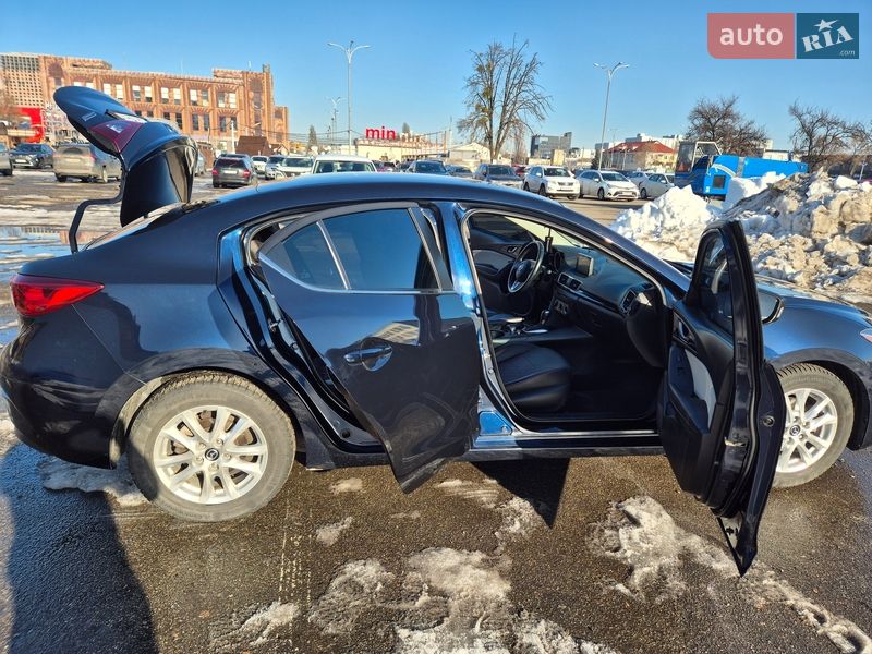 Седан Mazda 3 2015 в Киеве