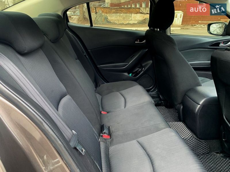 Седан Mazda 3 2015 в Запоріжжі