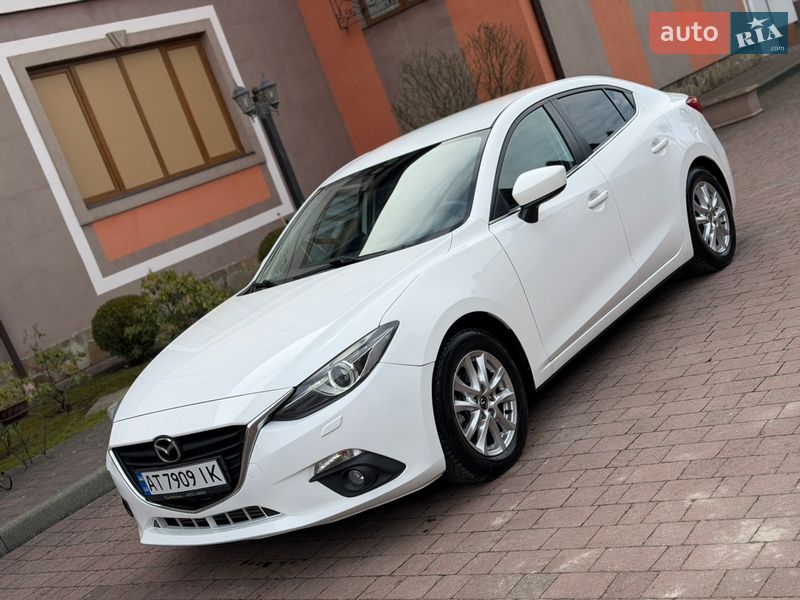 Седан Mazda 3 2014 в Стрию