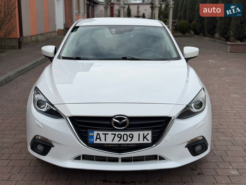 Седан Mazda 3 2014 в Стрию