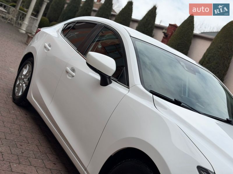 Седан Mazda 3 2014 в Стрию