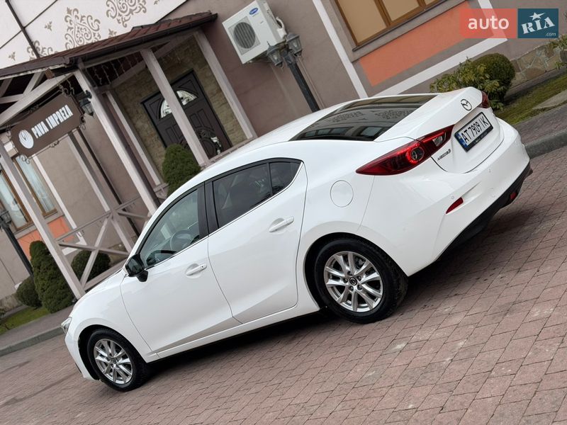 Седан Mazda 3 2014 в Стрию
