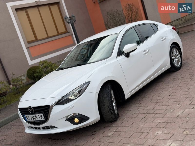 Седан Mazda 3 2014 в Стрию