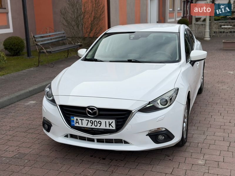 Седан Mazda 3 2014 в Стрию