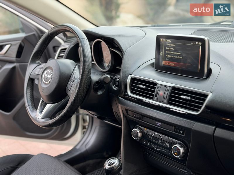 Седан Mazda 3 2014 в Стрию