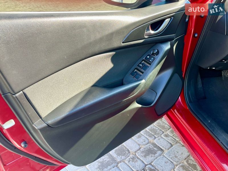 Седан Mazda 3 2015 в Житомирі
