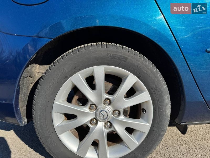 Хетчбек Mazda 3 2007 в Рокитному