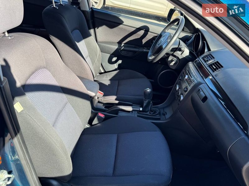 Хетчбек Mazda 3 2007 в Рокитному