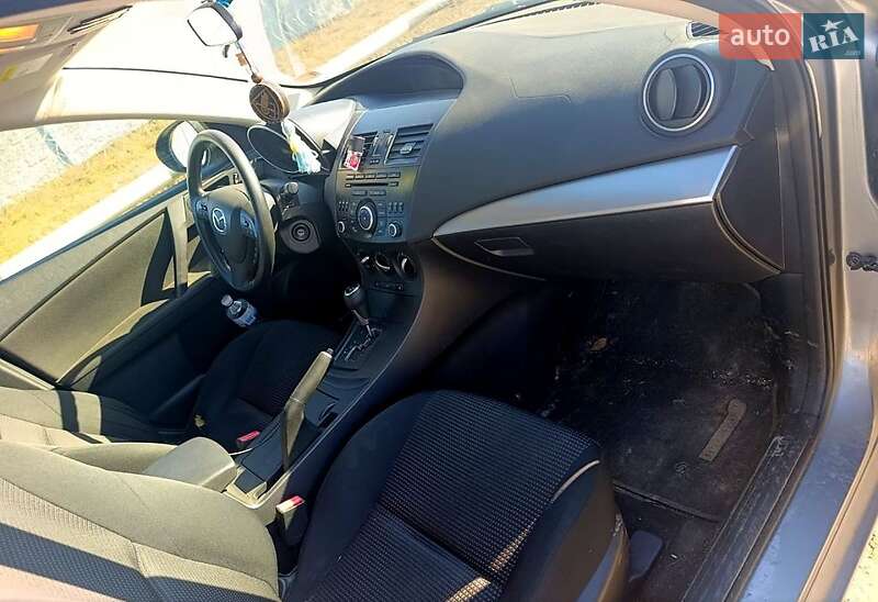 Седан Mazda 3 2013 в Дніпрі