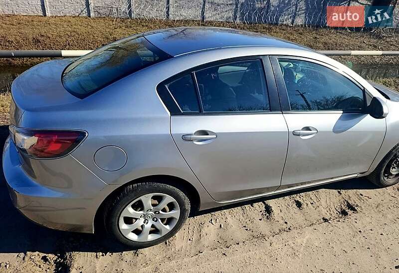 Седан Mazda 3 2013 в Дніпрі