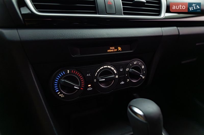 Седан Mazda 3 2016 в Киеве