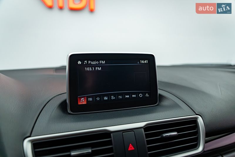 Седан Mazda 3 2016 в Киеве