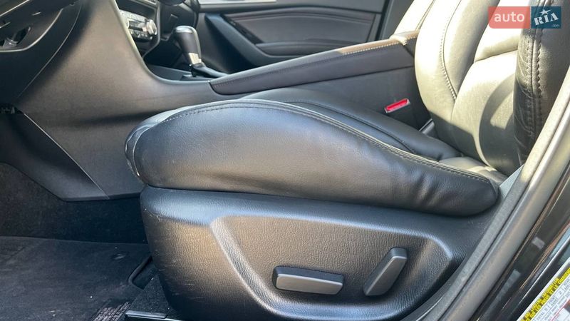Седан Mazda 3 2018 в Днепре
