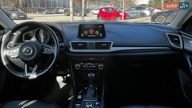 Седан Mazda 3 2018 в Днепре