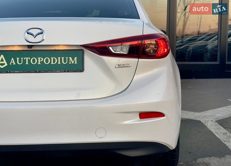 Седан Mazda 3 2017 в Киеве