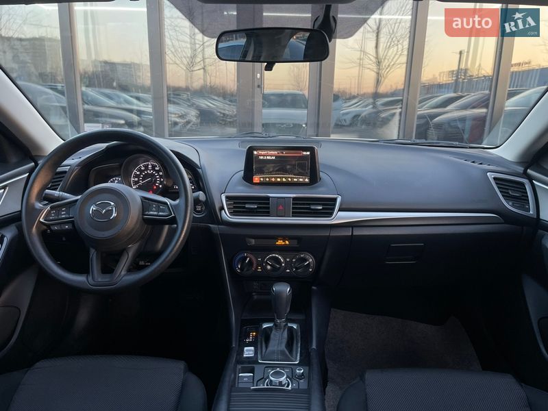 Седан Mazda 3 2017 в Киеве