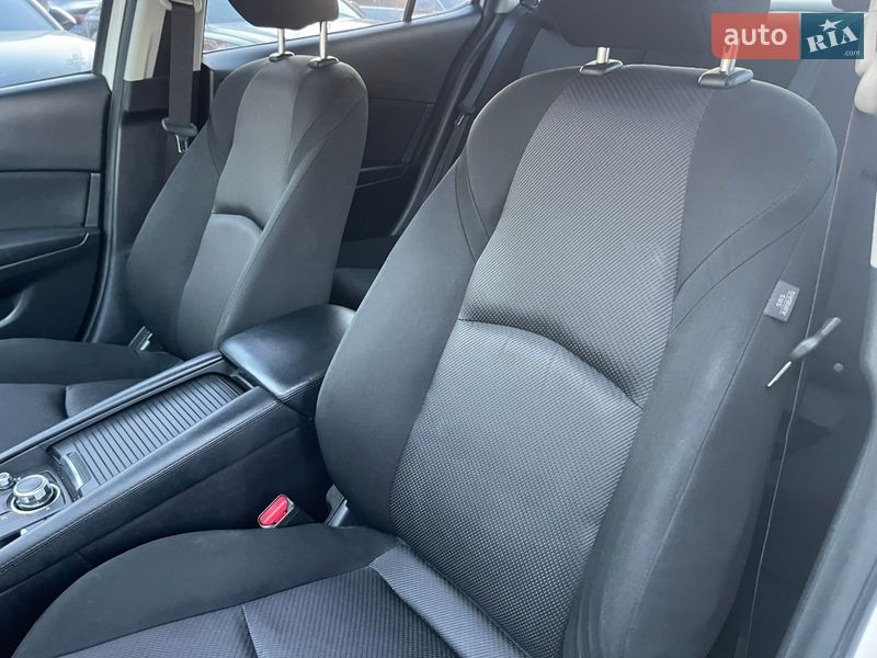 Седан Mazda 3 2017 в Киеве