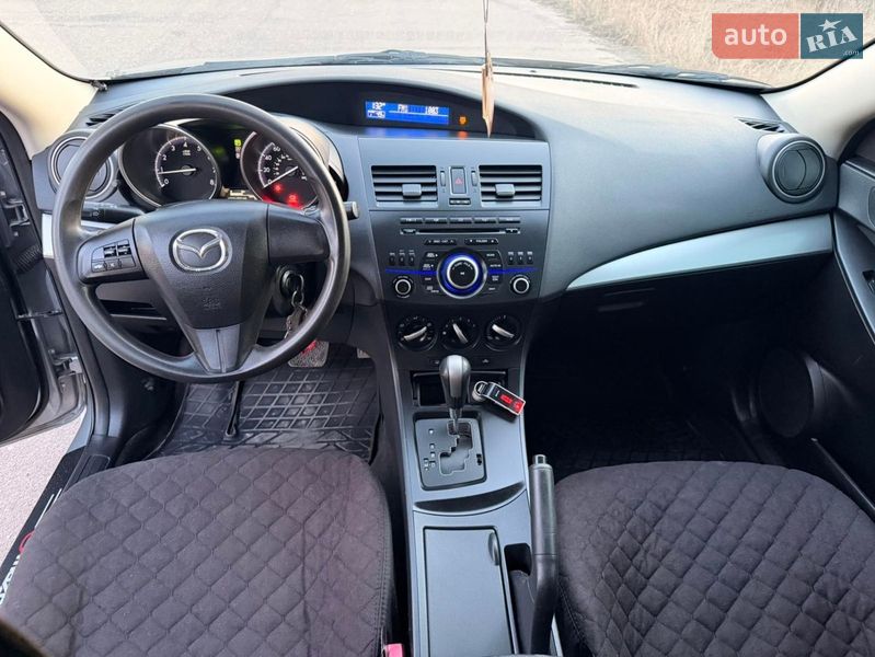 Седан Mazda 3 2012 в Любашевке