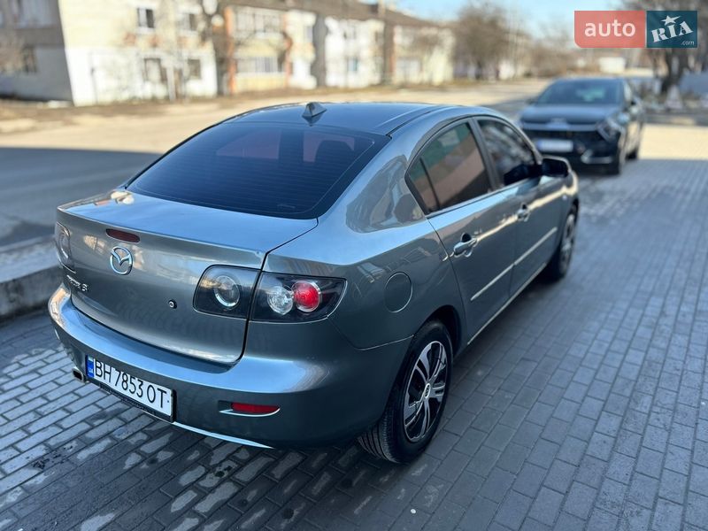 Седан Mazda 3 2004 в Полонному