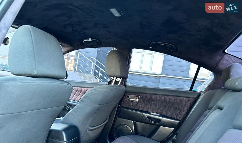 Седан Mazda 3 2004 в Полонному