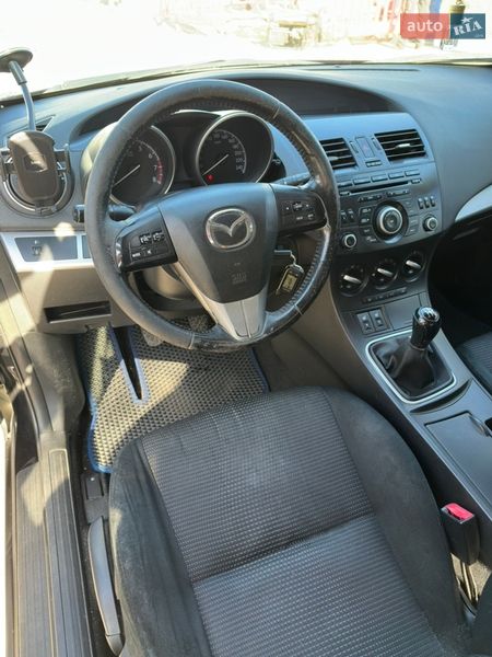 Хэтчбек Mazda 3 2012 в Днепре