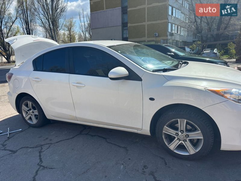 Седан Mazda 3 2011 в Днепре