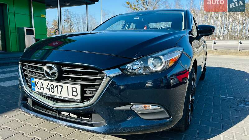 Седан Mazda 3 2018 в Киеве