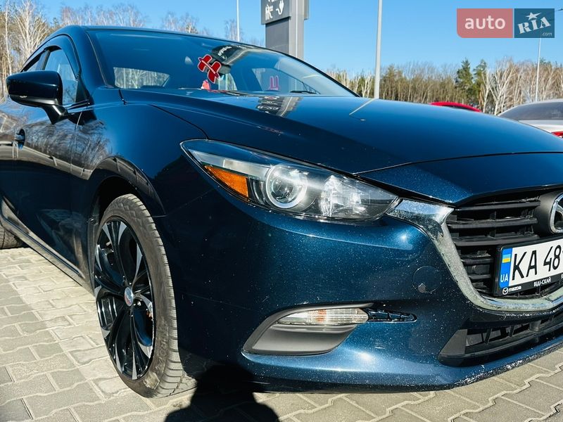 Седан Mazda 3 2018 в Киеве