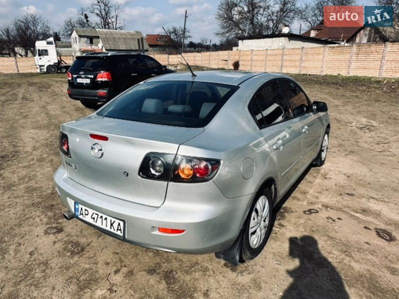 Седан Mazda 3 2006 в Смеле