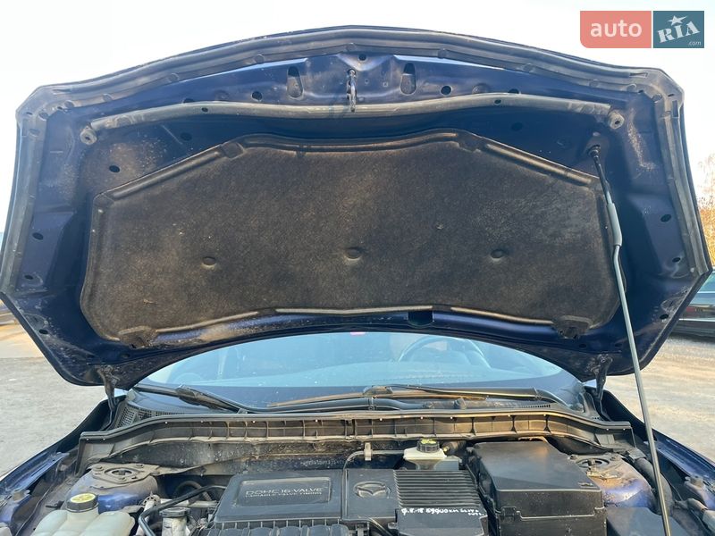 Седан Mazda 3 2009 в Ромнах