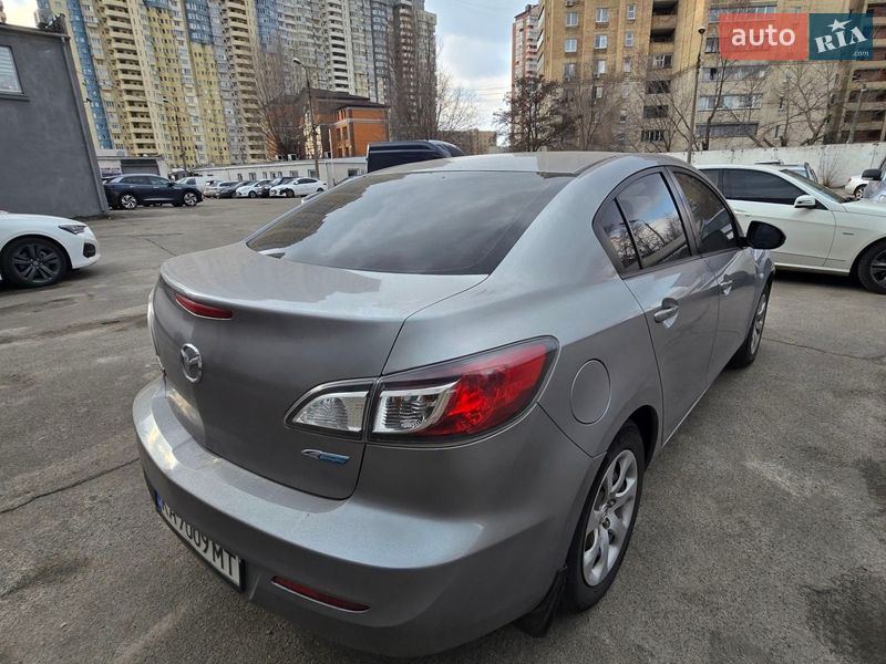 Седан Mazda 3 2012 в Киеве