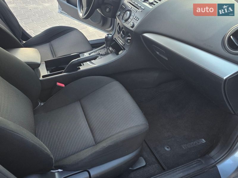 Седан Mazda 3 2012 в Киеве
