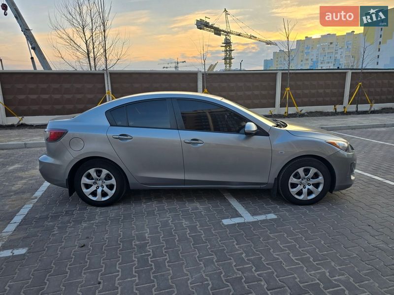 Седан Mazda 3 2012 в Киеве