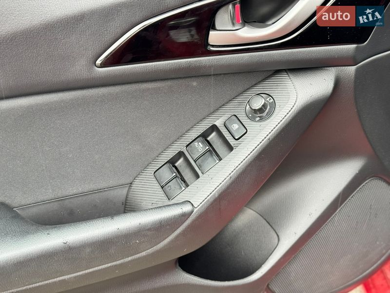Седан Mazda 3 2015 в Сумах