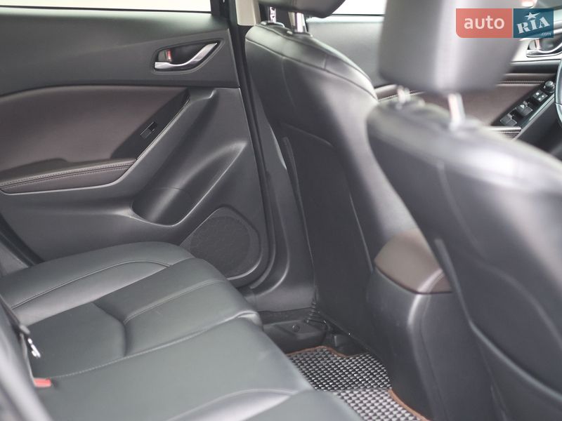 Седан Mazda 3 2017 в Львові