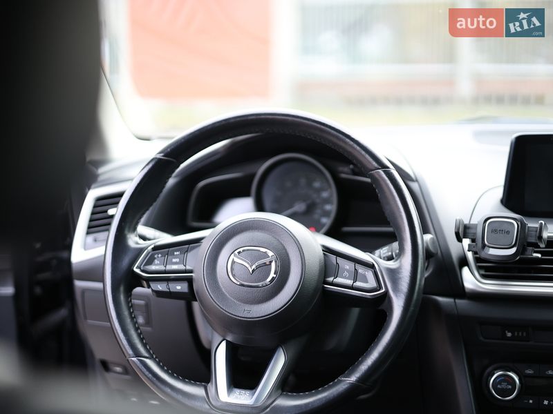 Седан Mazda 3 2017 в Львові