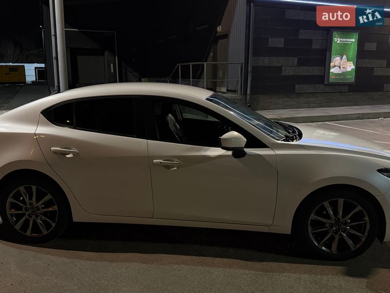 Седан Mazda 3 2018 в Дніпрі