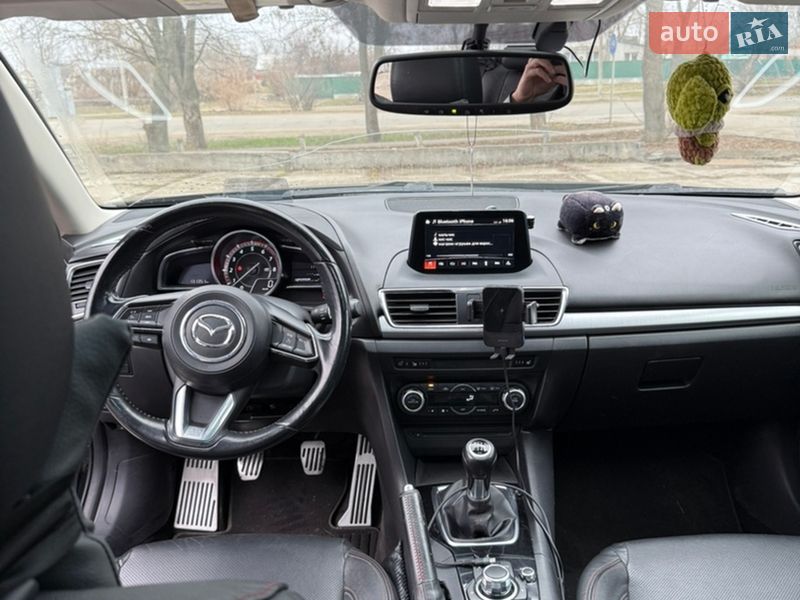 Седан Mazda 3 2015 в Миргороде