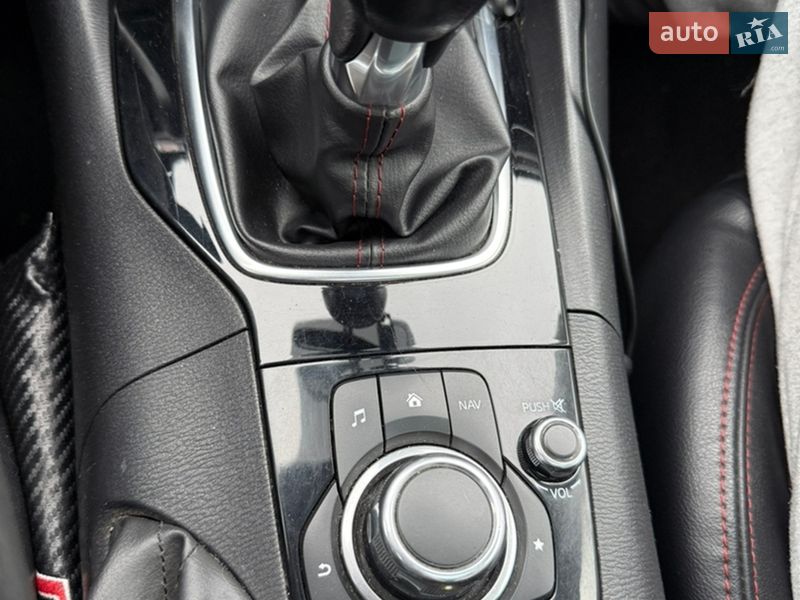 Седан Mazda 3 2015 в Миргороде