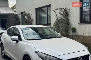 Седан Mazda 3 2018 в Ужгороді