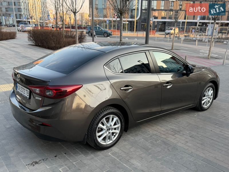 Седан Mazda 3 2014 в Киеве