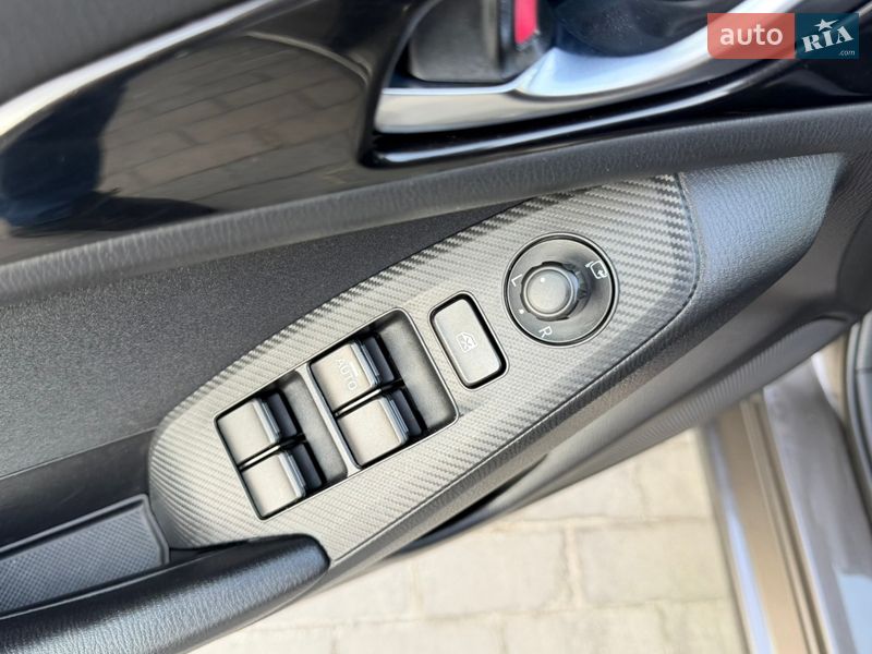 Седан Mazda 3 2014 в Киеве