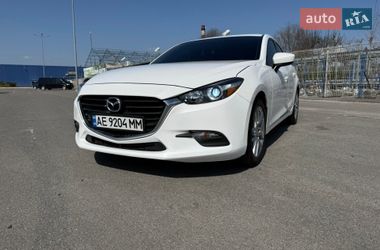 Седан Mazda 3 2016 в Дніпрі