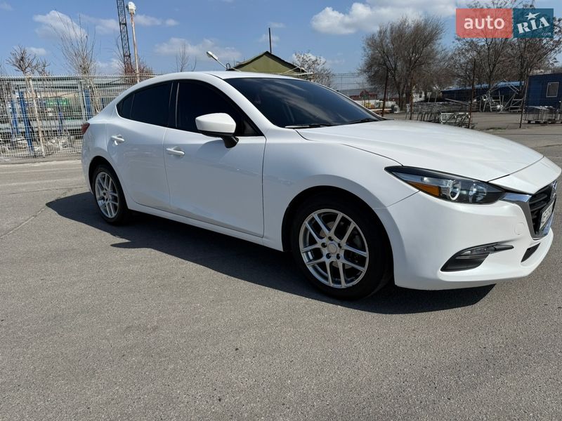Седан Mazda 3 2016 в Днепре
