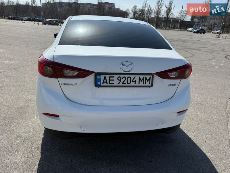 Седан Mazda 3 2016 в Днепре